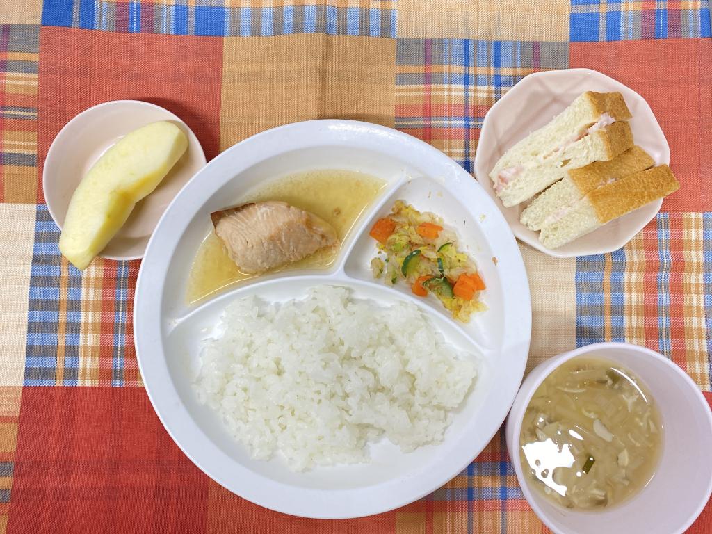 本日のお給食・おやつ