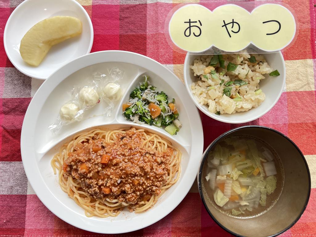 本日のお給食・おやつ