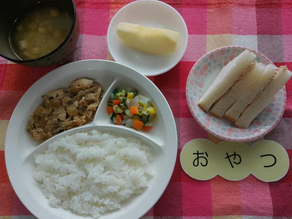 5/8 本日のお給食・おやつ