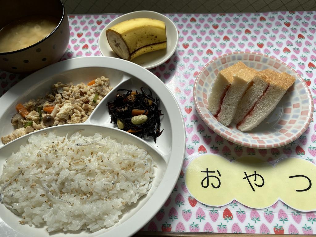 本日のお給食・おやつ