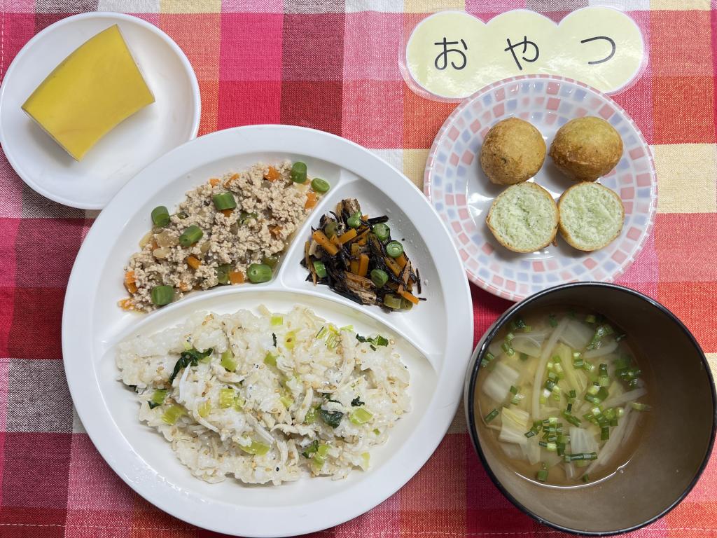 本日のお給食・おやつ