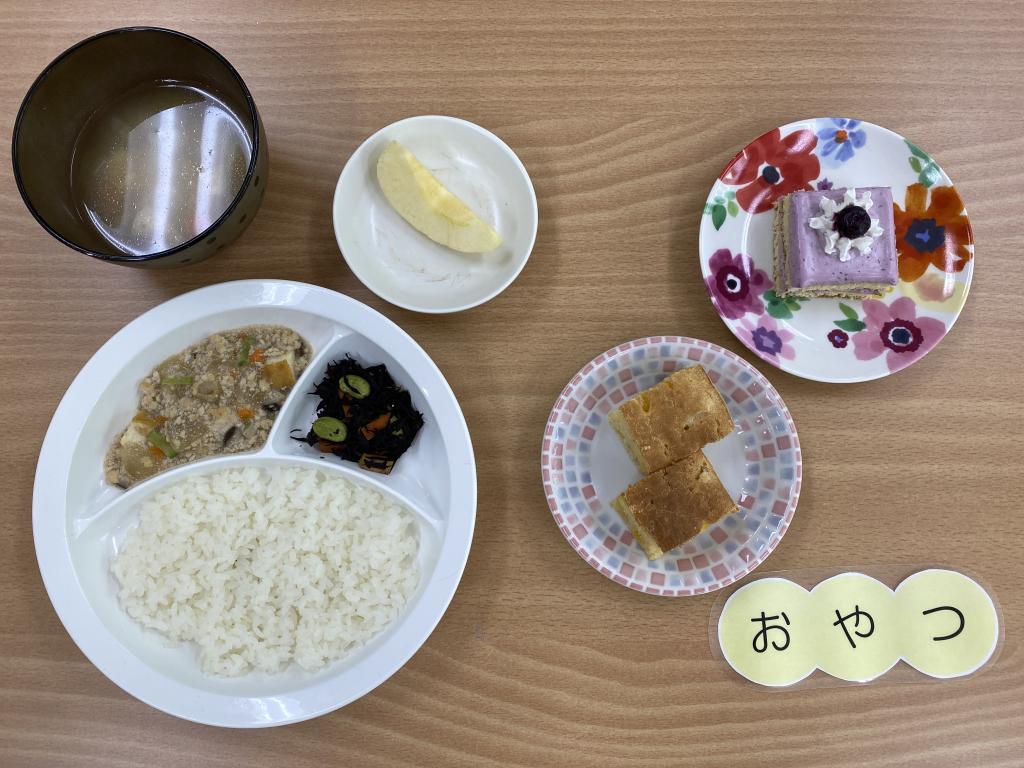 本日のお給食・おやつ