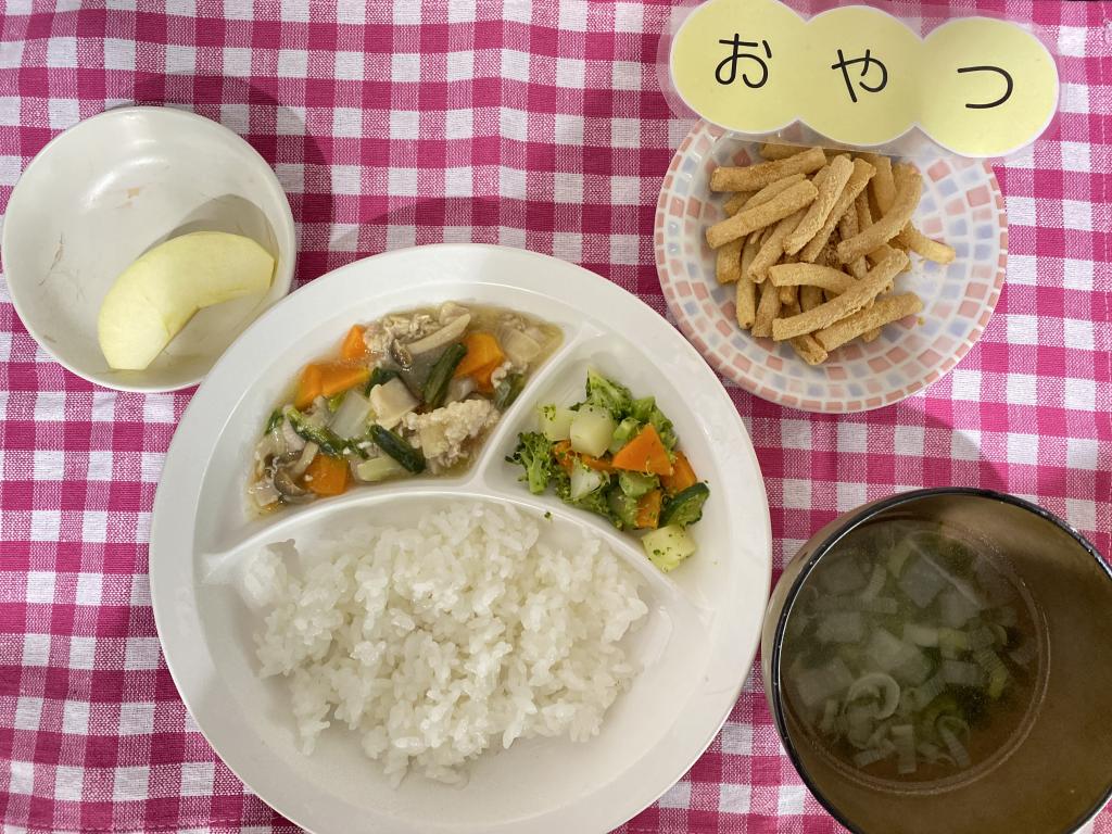 本日のお給食・おやつ