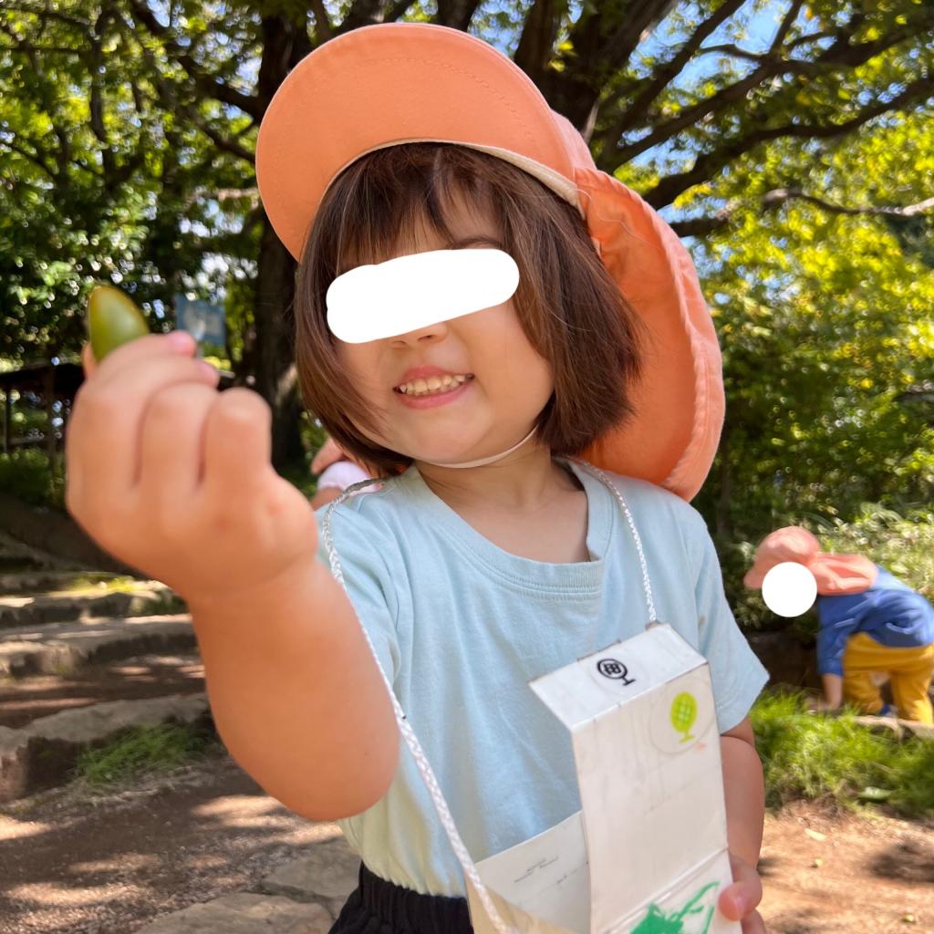 どんぐりを拾いに交通公園へ♪