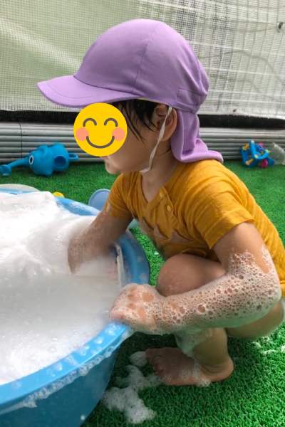 暑い時は、水遊び!しゃぼん玉、色水遊びも