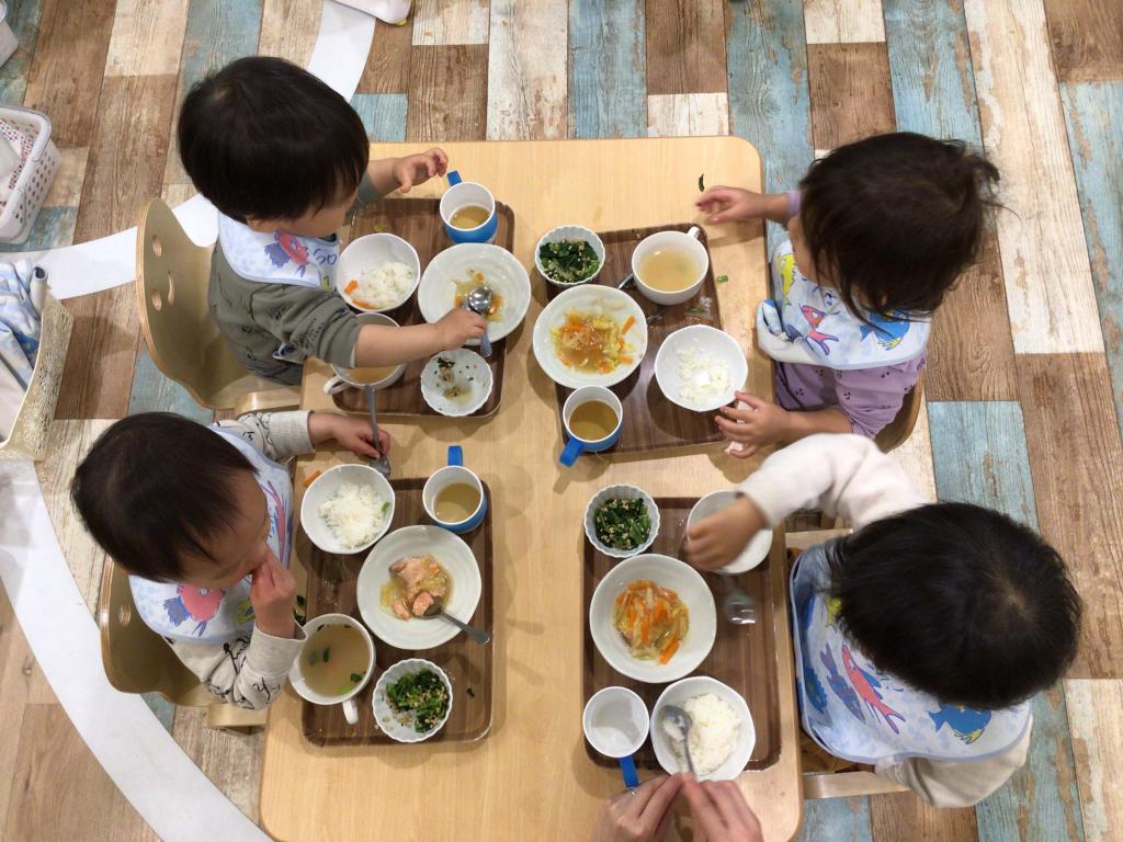 給食の様子♪